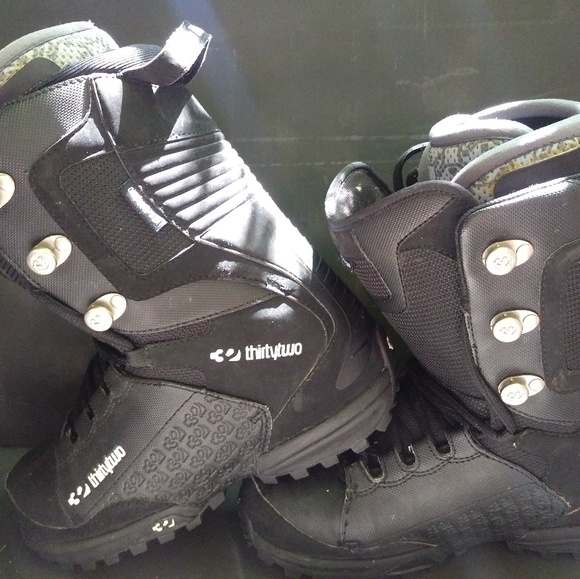 thirty two Snowboarding Boots - Picture 1 of 6